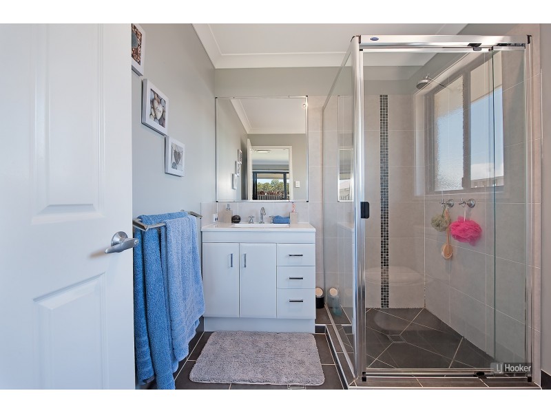 16 Honeyeater Crescent, Dakabin QLD 4503