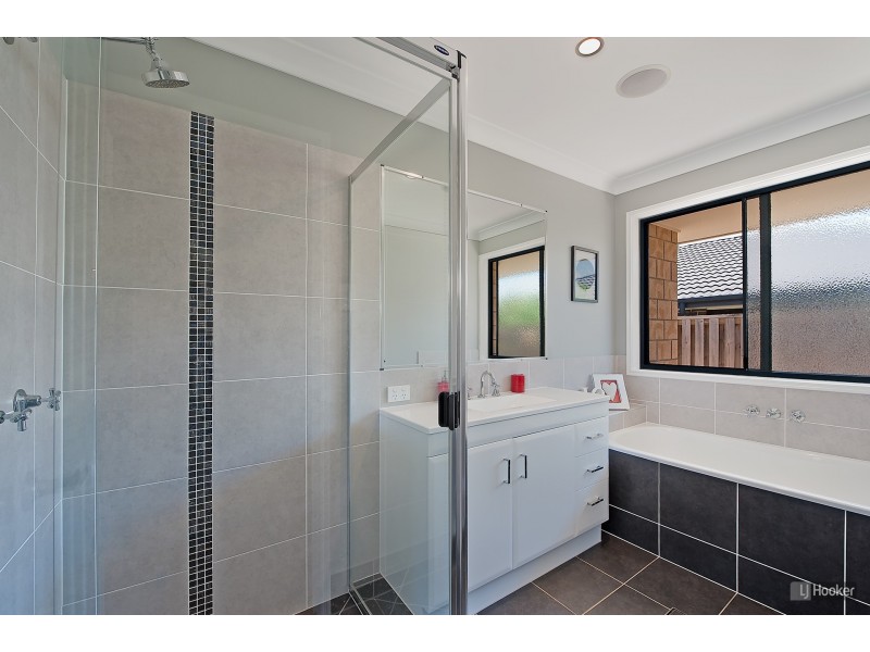 16 Honeyeater Crescent, Dakabin QLD 4503