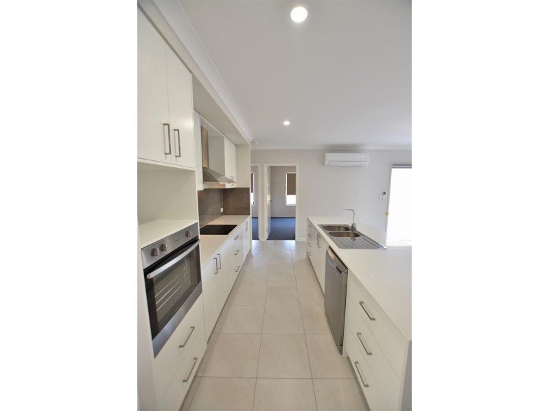 37 Buccaneer Street, Newport QLD 4020