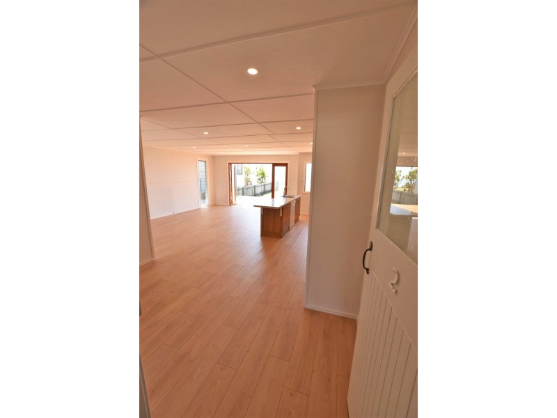 Unit 2/32 Woodcliffe Crescent, Woody Point QLD 4019