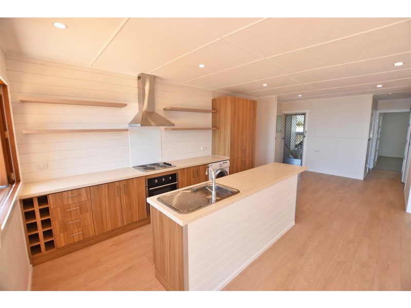 Unit 2/32 Woodcliffe Crescent, Woody Point QLD 4019