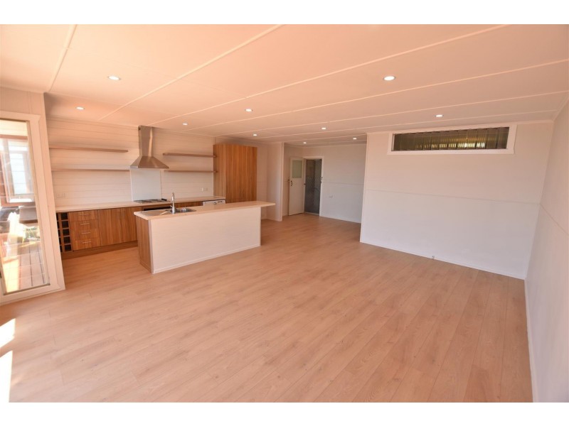 Unit 2/32 Woodcliffe Crescent, Woody Point QLD 4019