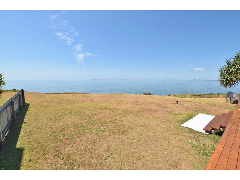 Unit 2/32 Woodcliffe Crescent, Woody Point QLD 4019