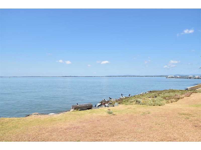 Unit 2/32 Woodcliffe Crescent, Woody Point QLD 4019