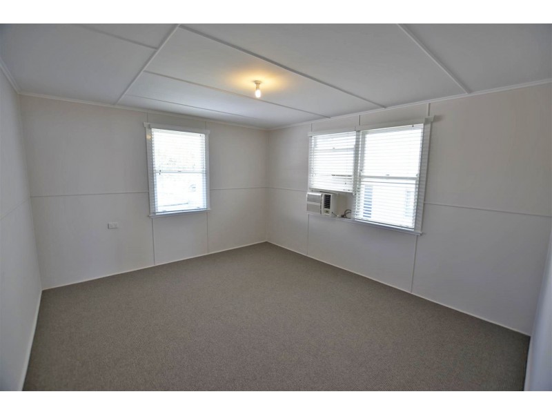 Unit 2/32 Woodcliffe Crescent, Woody Point QLD 4019