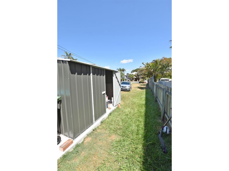 Unit 2/32 Woodcliffe Crescent, Woody Point QLD 4019