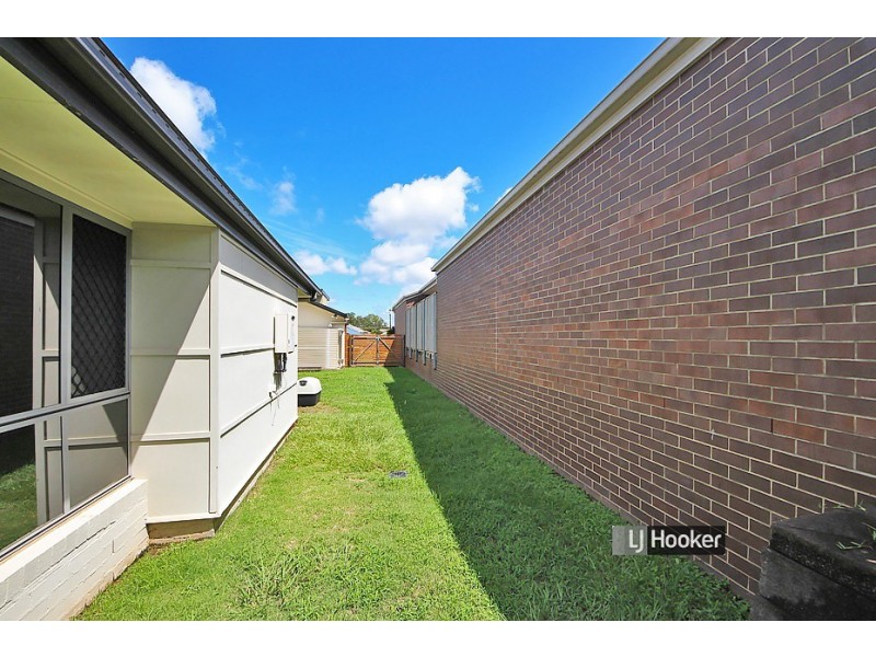 5 Jowarra Street, Kallangur QLD 4503
