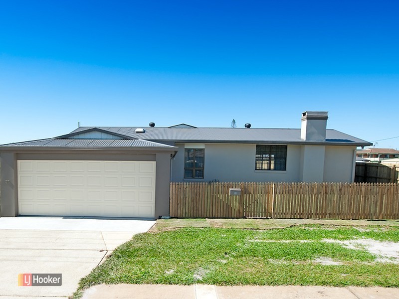 33 Balstrup Road North, Kallangur QLD 4503