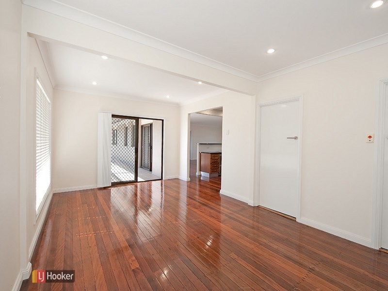 33 Balstrup Road North, Kallangur QLD 4503