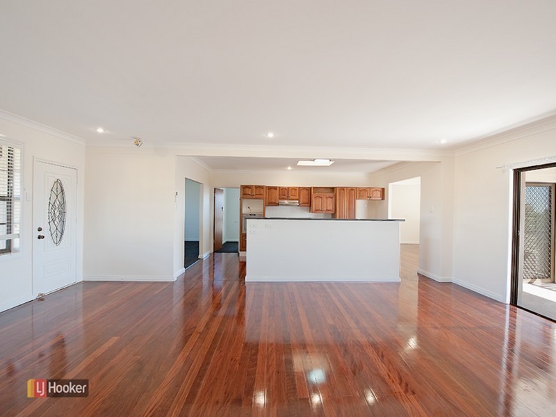 33 Balstrup Road North, Kallangur QLD 4503