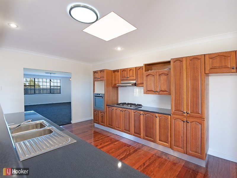 33 Balstrup Road North, Kallangur QLD 4503