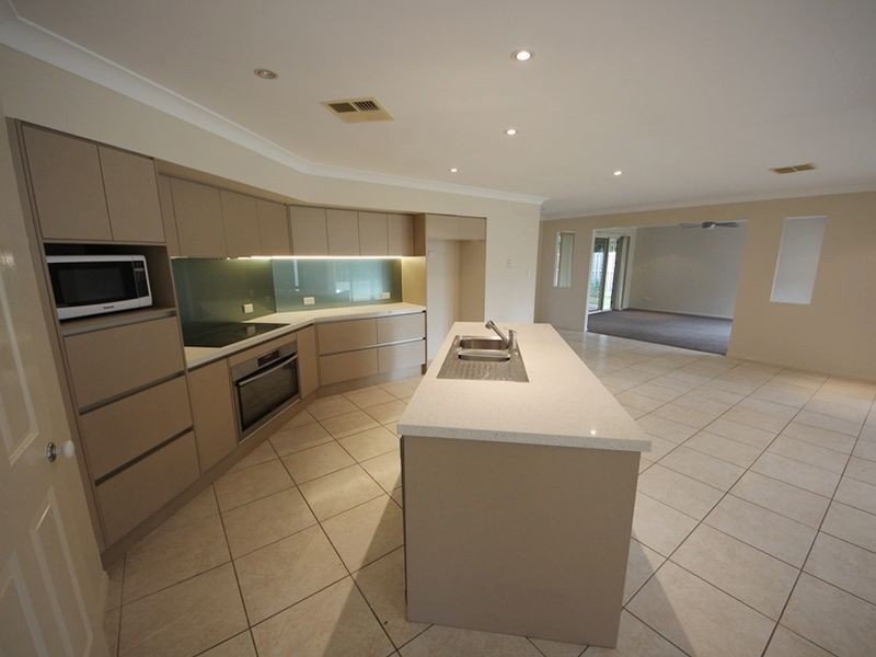 25 Greenlinks Crescent, Narangba QLD 4504