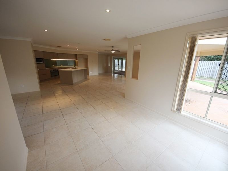 25 Greenlinks Crescent, Narangba QLD 4504