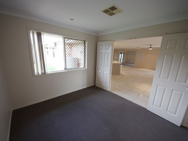25 Greenlinks Crescent, Narangba QLD 4504