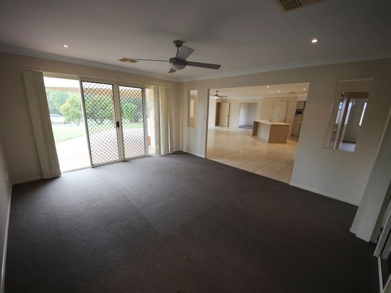 25 Greenlinks Crescent, Narangba QLD 4504