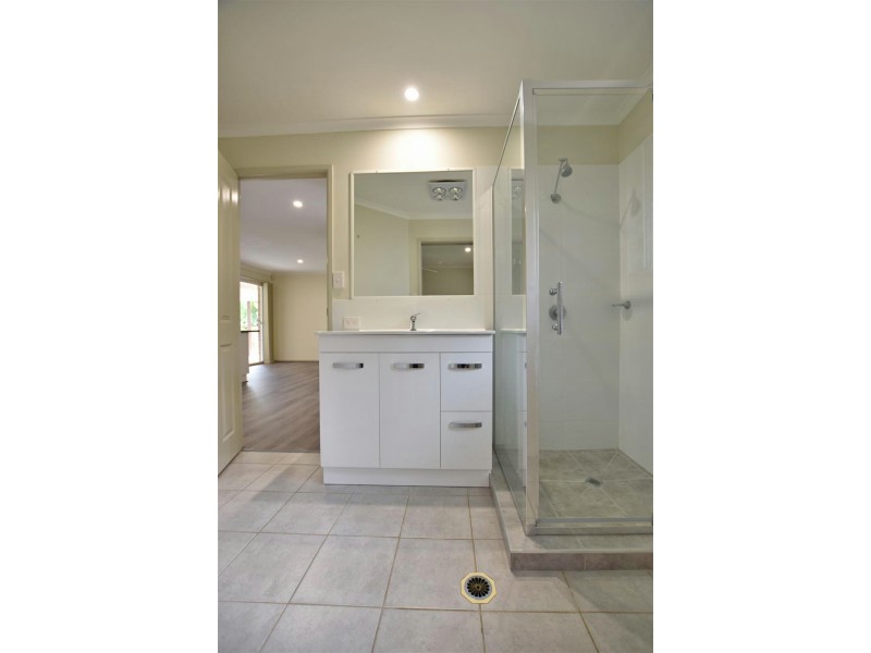 7 Lyrebird Way, Kallangur QLD 4503