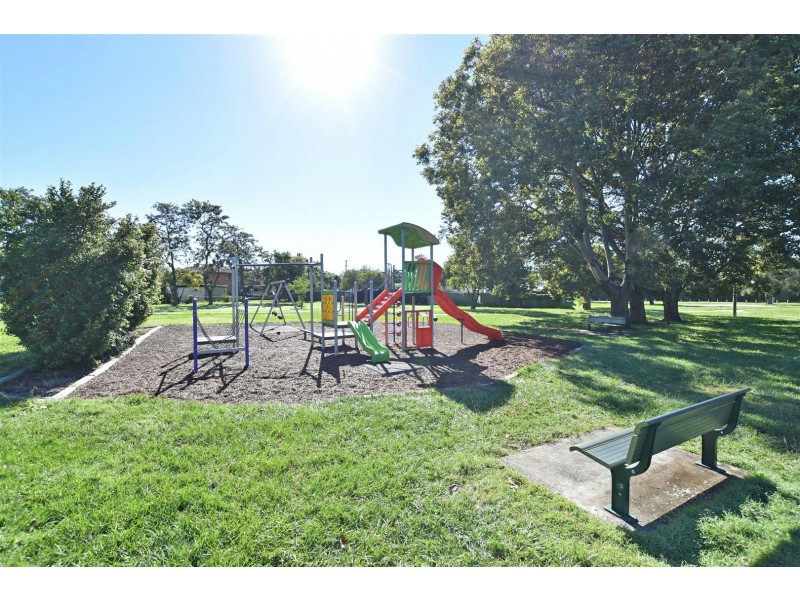 5 Hedge Street, Strathpine QLD 4500