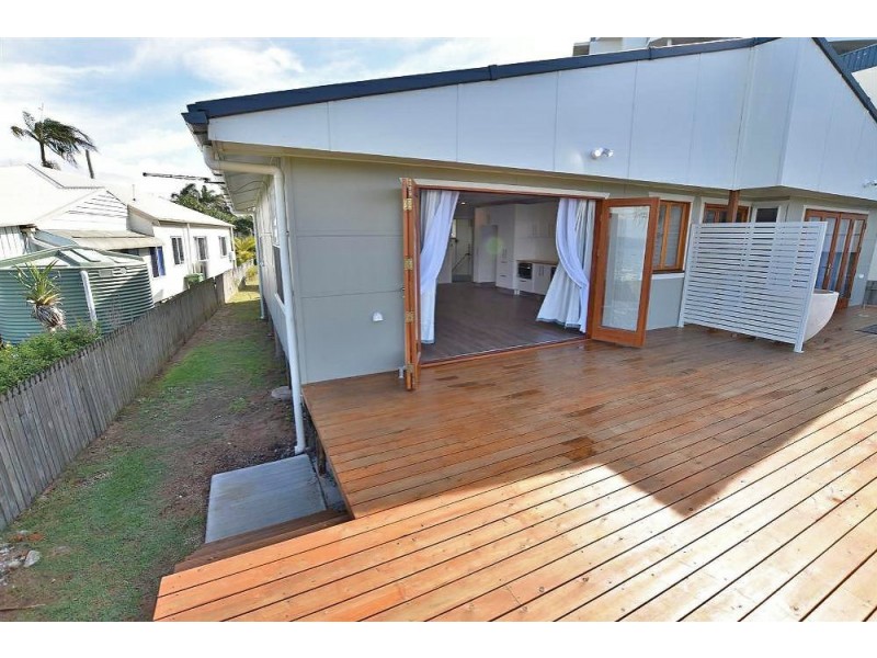 Unit 1/32 Woodcliffe Crescent, Woody Point QLD 4019