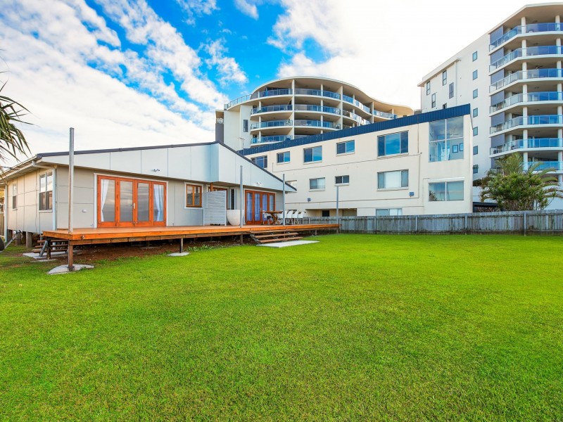 32 Woodcliffe Crescent, Woody Point QLD 4019