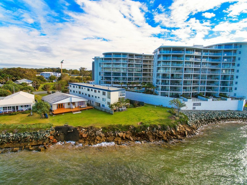 32 Woodcliffe Crescent, Woody Point QLD 4019