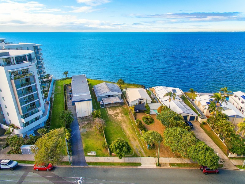 32 Woodcliffe Crescent, Woody Point QLD 4019