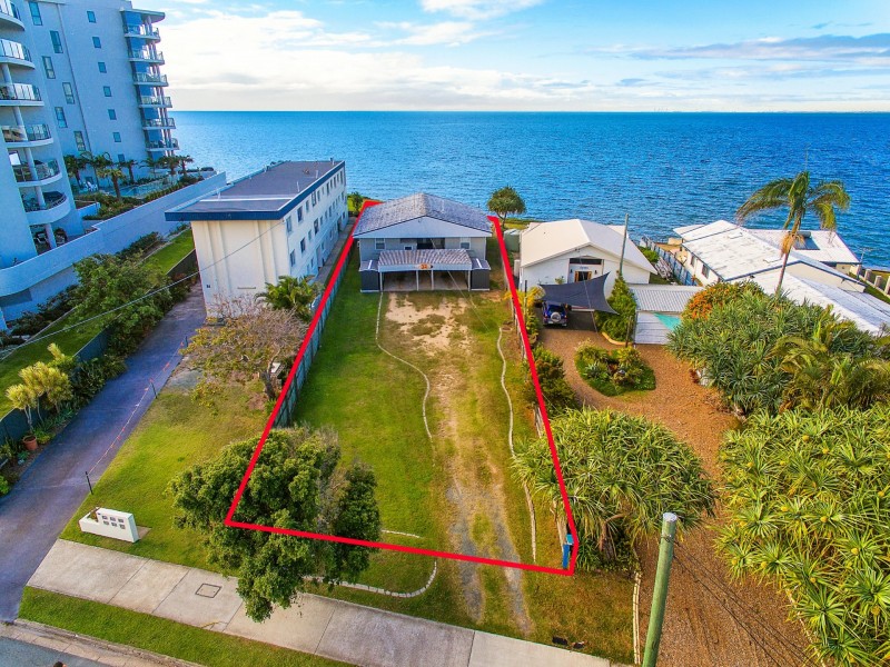 32 Woodcliffe Crescent, Woody Point QLD 4019
