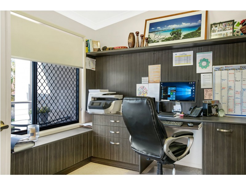 15 Abernant Court, Dakabin QLD 4503