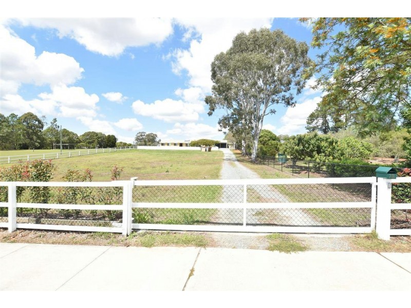 18 Kerr Road, Kallangur QLD 4503
