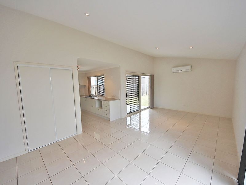 13 Herron Close, Dakabin QLD 4503