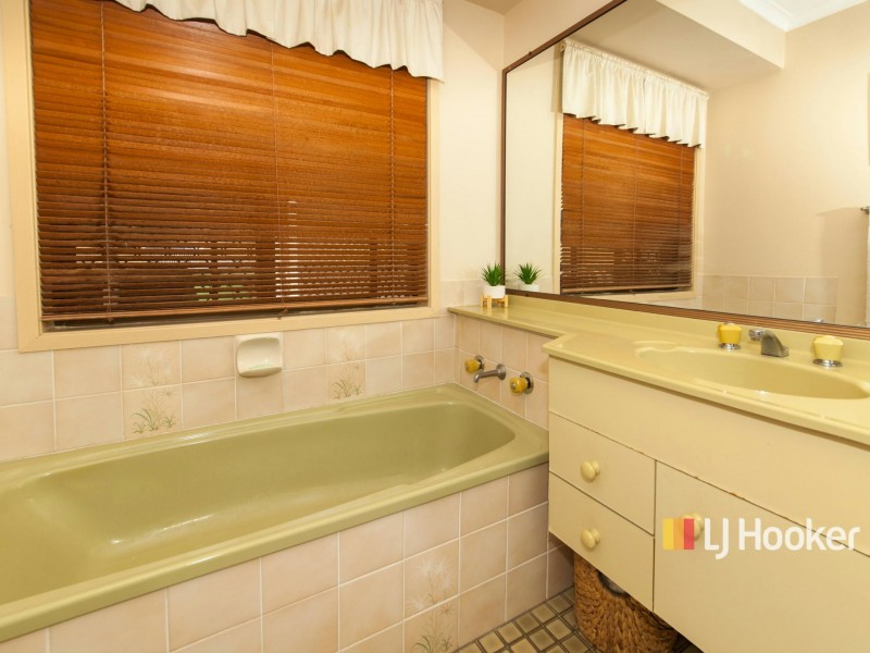 4 Cowal Court, Petrie QLD 4502