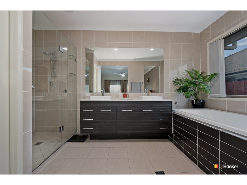 42 Elderflower Circuit, Griffin QLD 4503