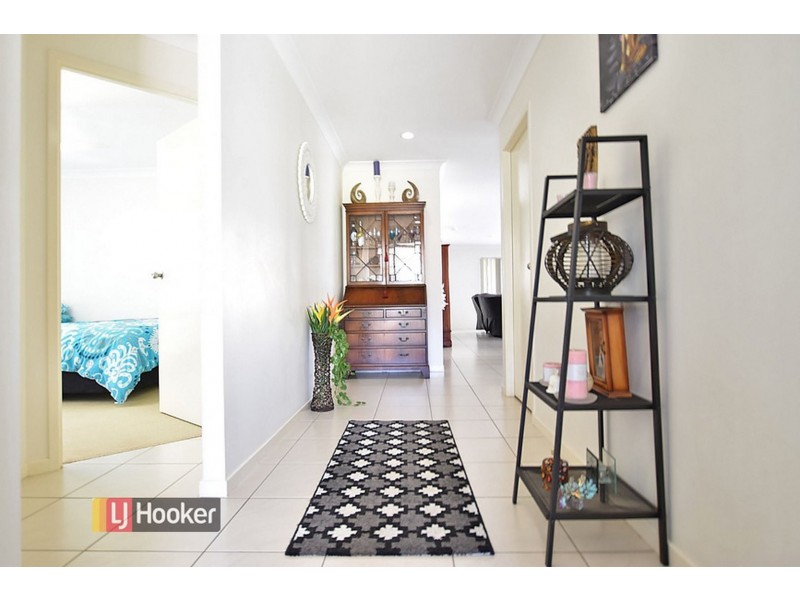 8 Brimstone Court, Kallangur QLD 4503