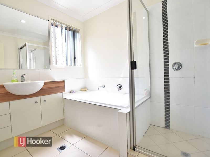 8 Brimstone Court, Kallangur QLD 4503