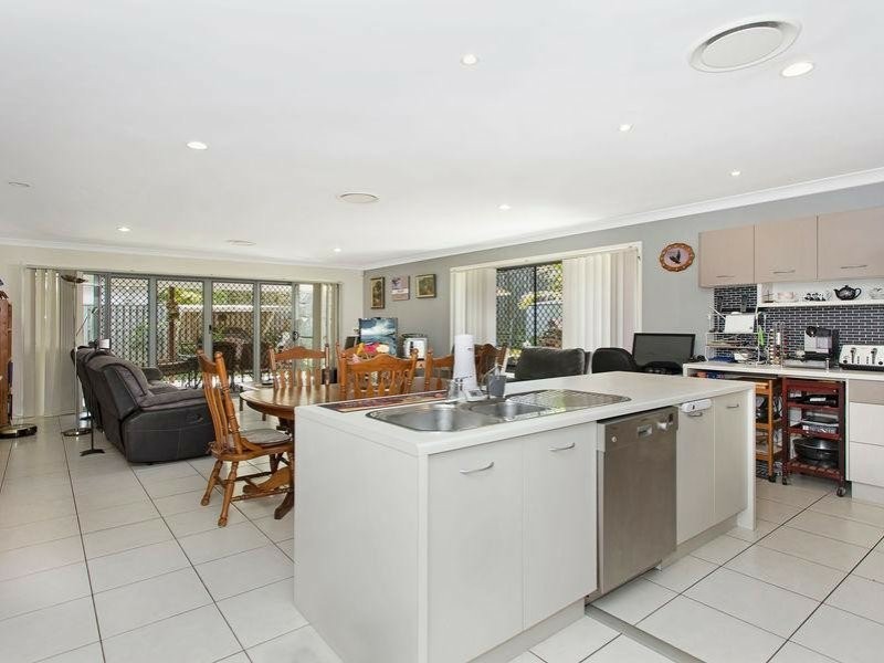 15 Ulysses Street, Kallangur QLD 4503
