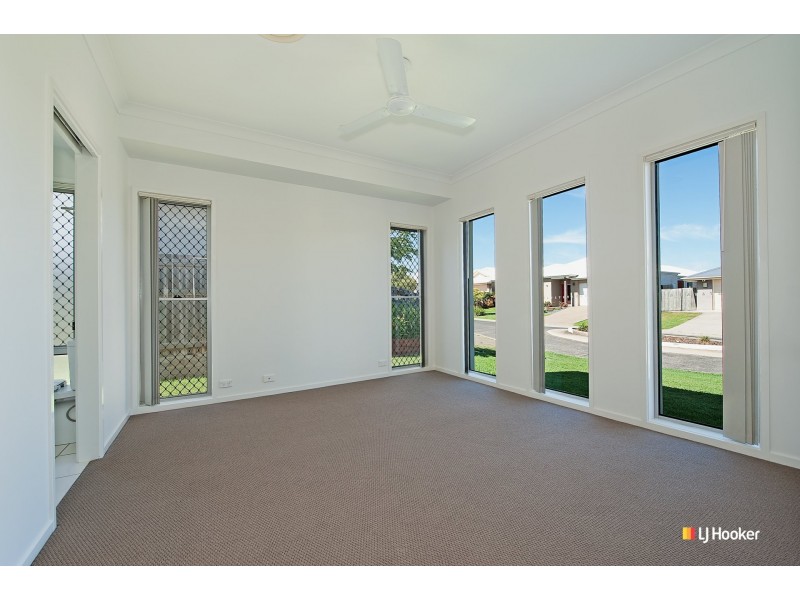 17 Parkway Crescent, Murrumba Downs QLD 4503