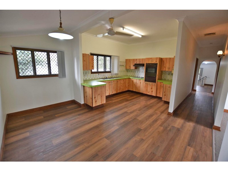 1113 Anzac Avenue, Petrie QLD 4502