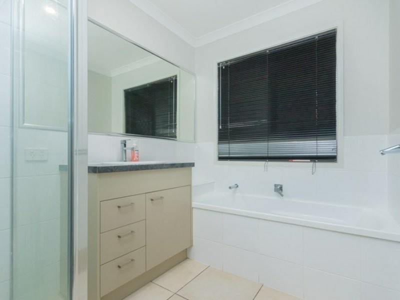 35 Dickson Crescent, North Lakes QLD 4509