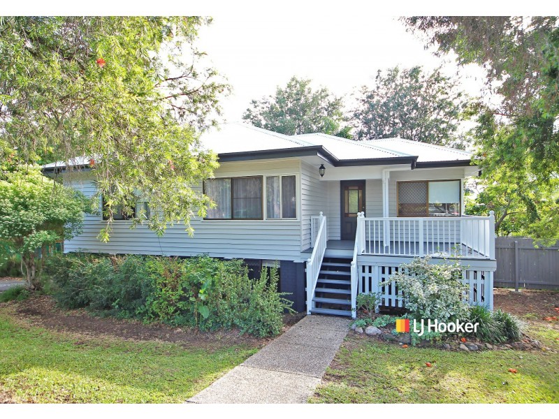 4 Boona Avenue, Petrie QLD 4502