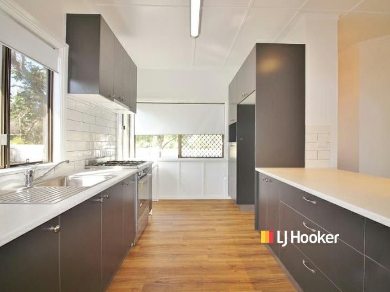 4 Boona Avenue, Petrie QLD 4502