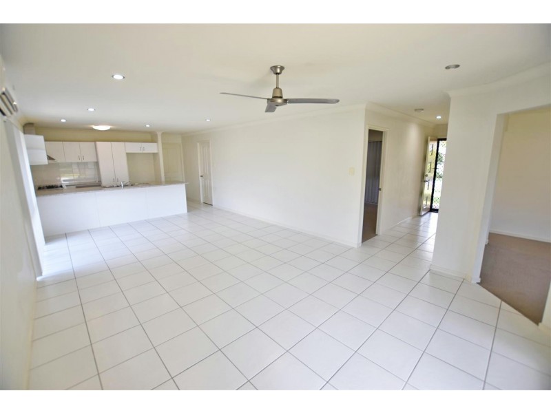 1 Outlook Court, Kallangur QLD 4503
