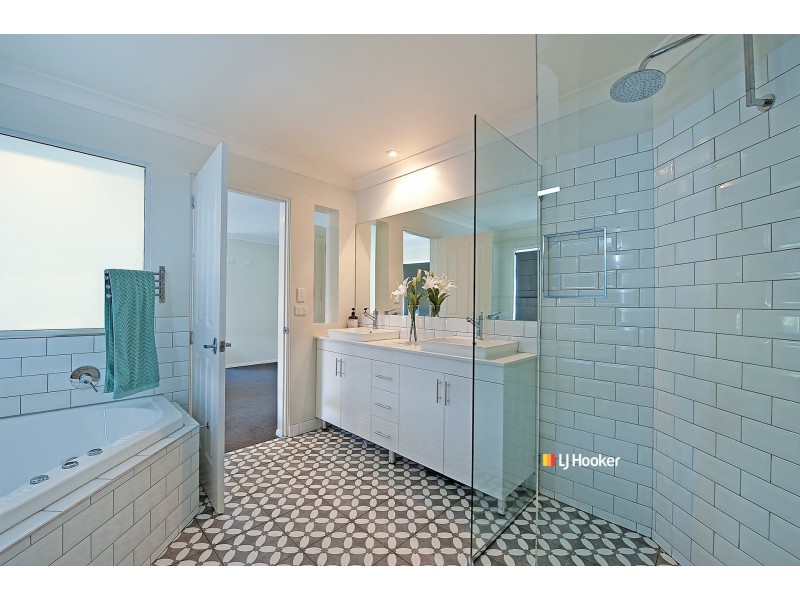 8 Marsh Parade, North Lakes QLD 4509