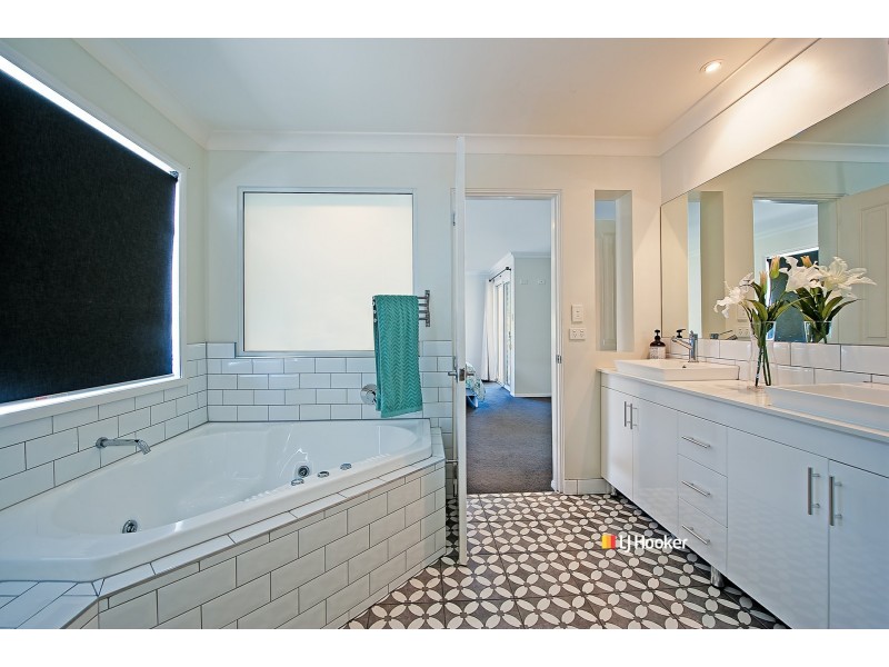 8 Marsh Parade, North Lakes QLD 4509