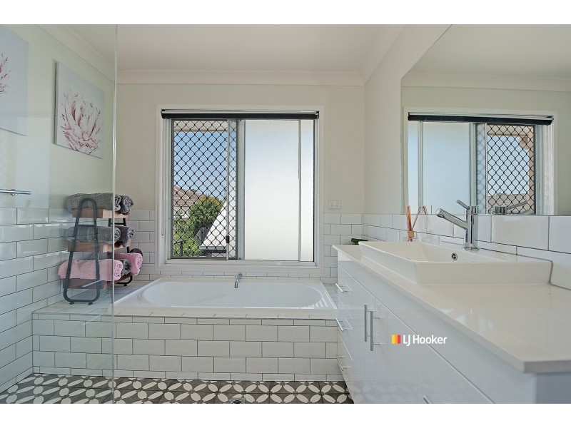 8 Marsh Parade, North Lakes QLD 4509