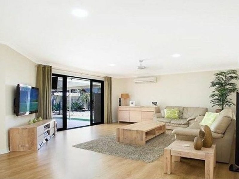 1 Springsure Parade, North Lakes QLD 4509