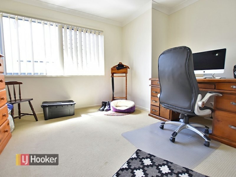 8 Brimstone Court, Kallangur QLD 4503