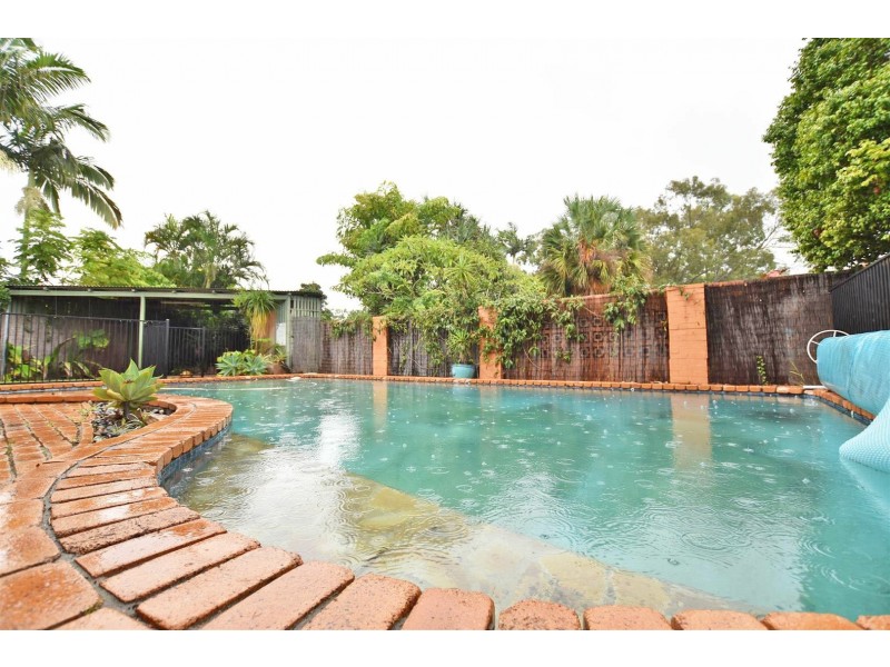 1 Arran Court, Strathpine QLD 4500