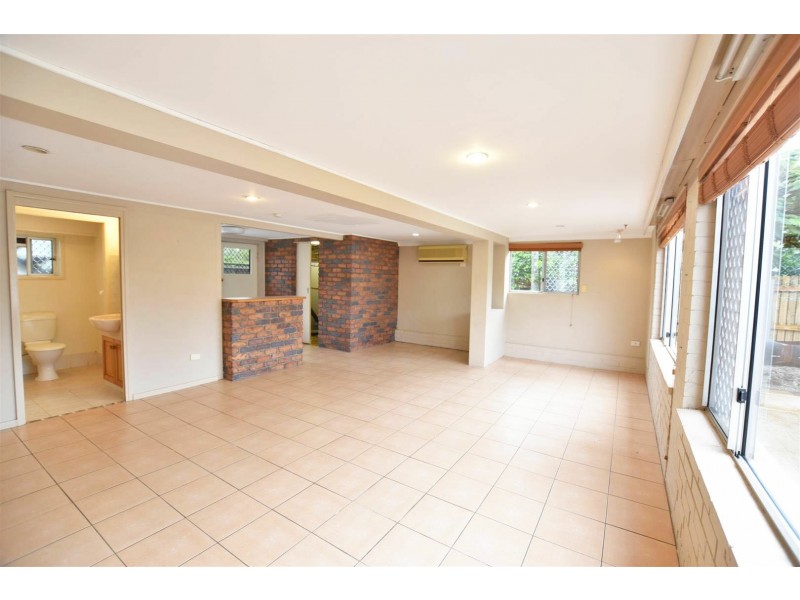 1 Arran Court, Strathpine QLD 4500