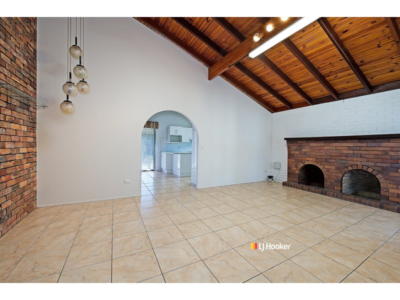 4 Oakview Court, Kallangur QLD 4503