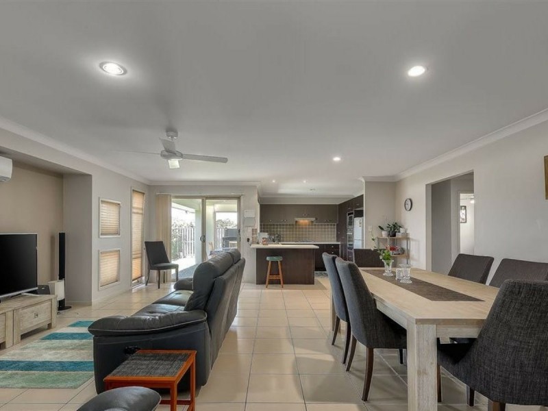 11 Lilly Crescent, Kallangur QLD 4503