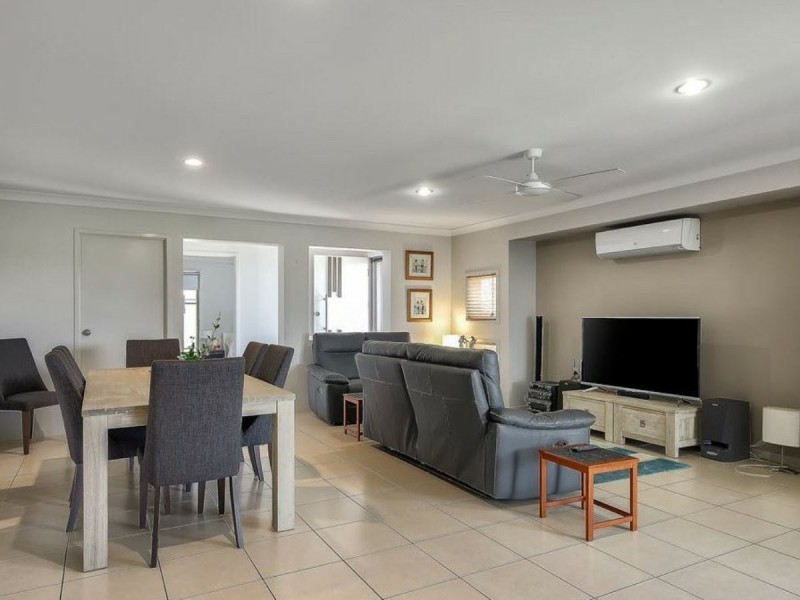 11 Lilly Crescent, Kallangur QLD 4503